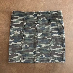 Free People denim Camo skirt. Size 6